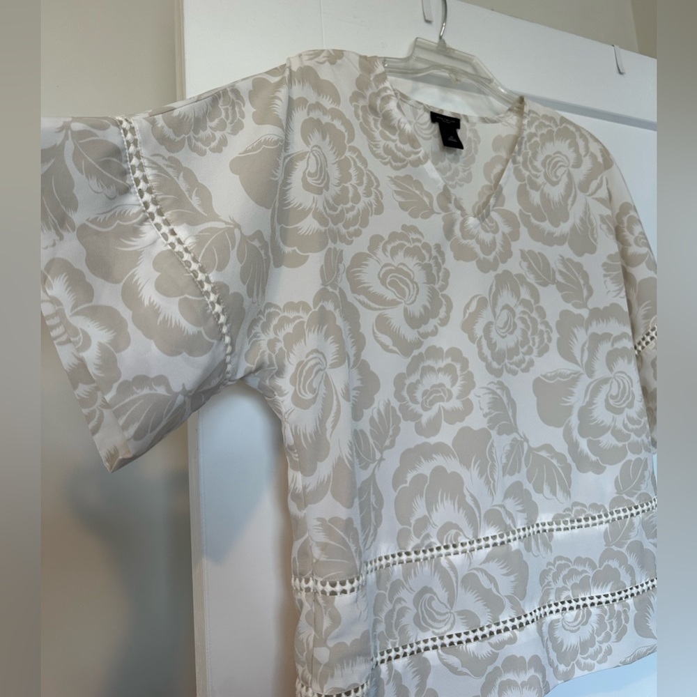 Ann Taylor Floral Cream Short Sleeve Blouse Size XS